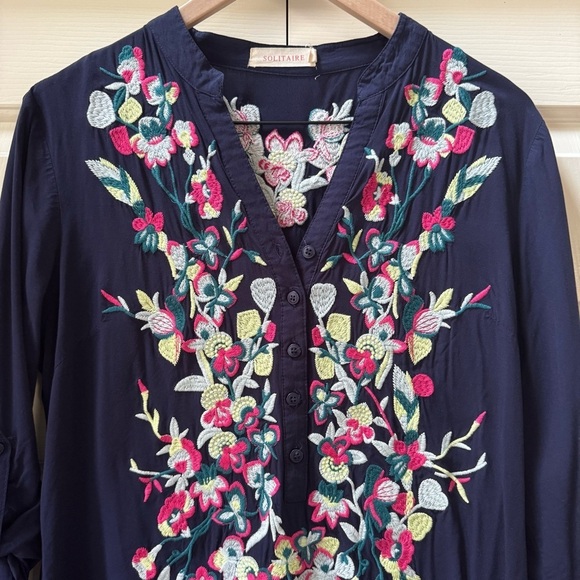 Solitaire Embroidered Tunic B-Neck Blouse  Women’s size medium - Picture 2 of 11